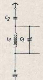 Antenna coupled to parallel resonant circuit with a small capacitor